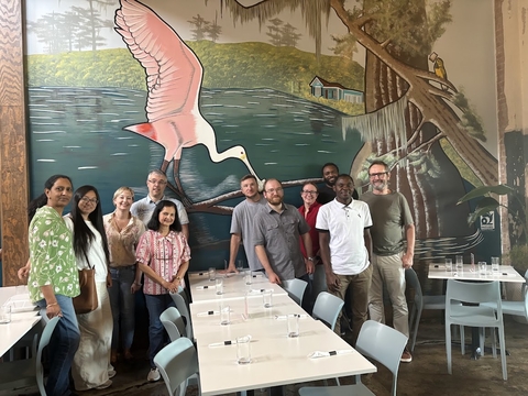 Leaving lunch for Xue Li
