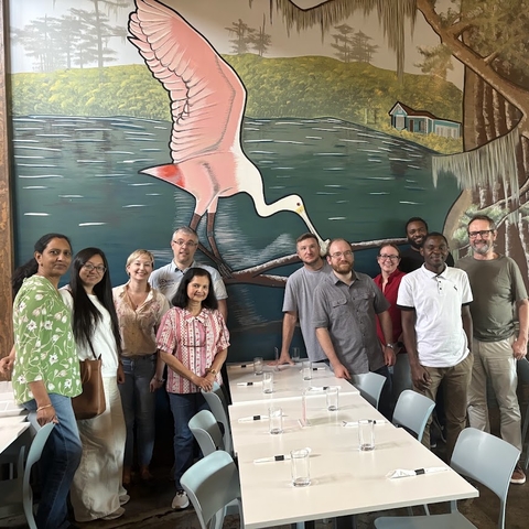 Leaving lunch for Xue Li
