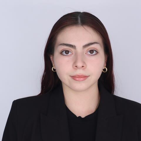 Itzel_headshot